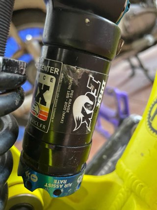 Bicicleta DH Commencal Supreme v3 premium