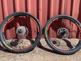 Bicicleta DH Commencal Supreme v3 premium