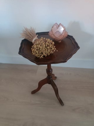 Mesita auxiliar de madera