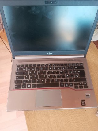 Ordenador Portátil Fujitsu Plata y Negro funciona