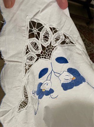 Tovaglia Vintage Anni '60 Ricamata e Intagliata