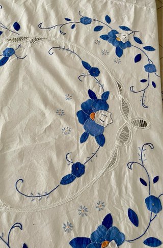 Tovaglia Vintage Anni '60 Ricamata e Intagliata