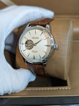 Reloj Seiko Mod Presage Open Heart Blanco Marrón