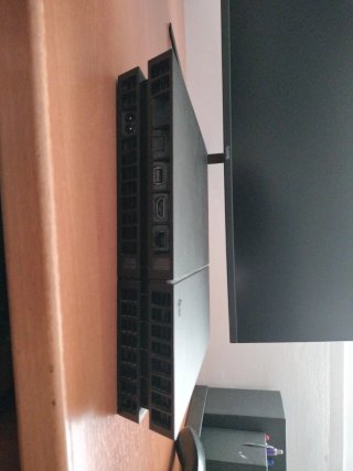 PS4 con 2 mandos y Minecraft