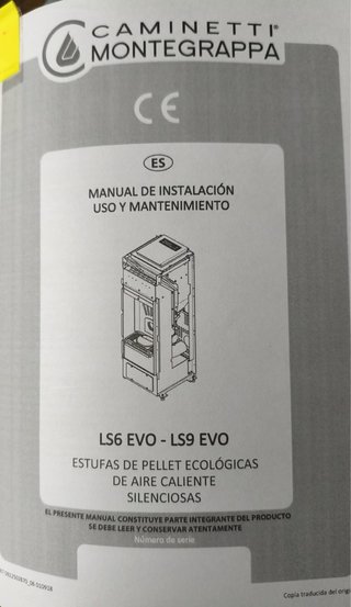 Chimenea de pellets negra y roja