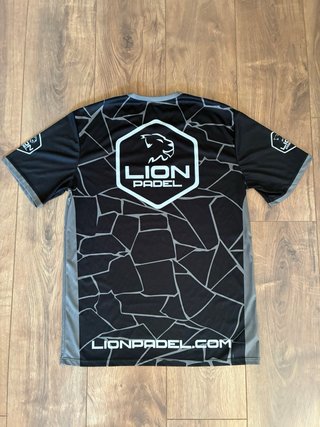 Camiseta Lion Padel Negra y Azul