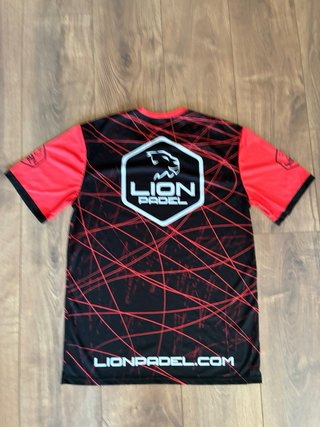 Camiseta Lion Padel Negra y Azul