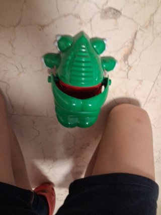Cocodrilo de juguete verde