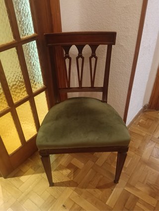 Mesa de nogal y 4 sillas vintage