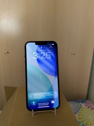iPhone 13 256GB Negro Batería 100%, con 5 fundas