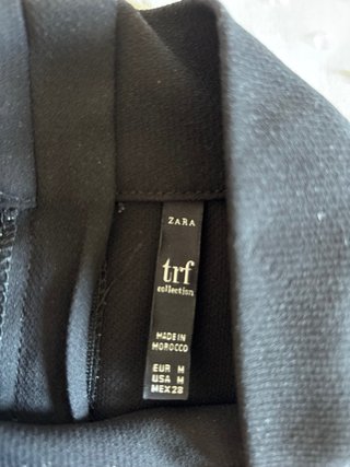 Camiseta negra con perlas