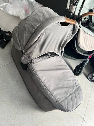 Cochecito Nuna Gris y Beige
