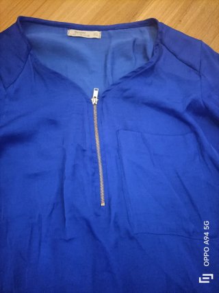 Camisa Bershka azul con cremallera