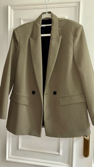 Chaqueta Zara verde caqui,