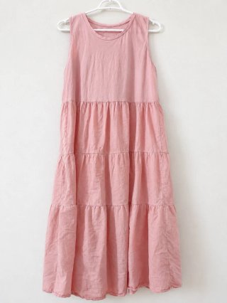 Vestido rosa de tirantes con volantes