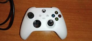 Xbox Series X + Mando + Juego Sea of Thieves