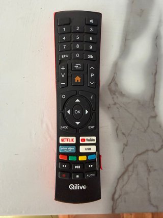 Qilive TV 32” HD Smart TV con mando y pata