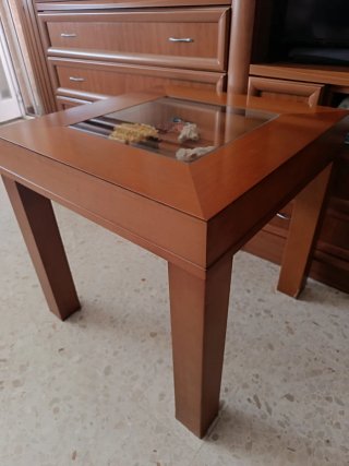 Mesa auxiliar salón cristal y madera