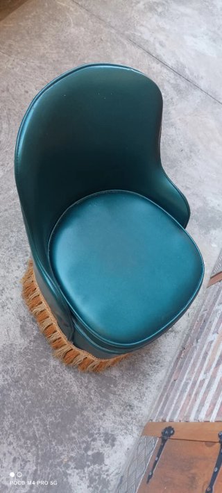 Butaca vintage verde con flecos