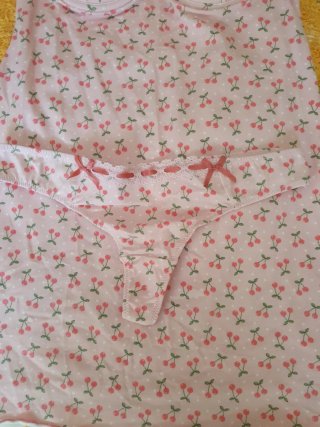 Conjunto lencería rosa cerezas