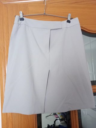 Falda gris de amichi