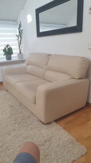 Sofá de polipiel beige 2 plazas