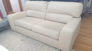 Sofá de polipiel beige 2 plazas