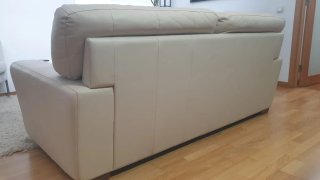 Sofá de polipiel beige 2 plazas