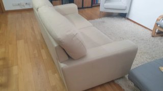 Sofá de polipiel beige 2 plazas