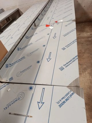 MESA ACERO CON ESTANTES 1 M MIRA MI PERFIL