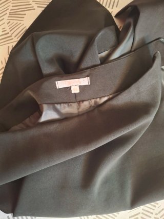 Falda negra elegante