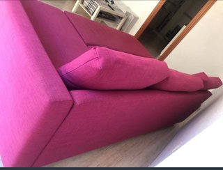 Sofá cama rosa/rojo de tela