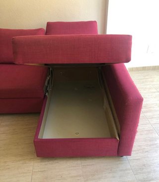 Sofá cama rosa/rojo de tela