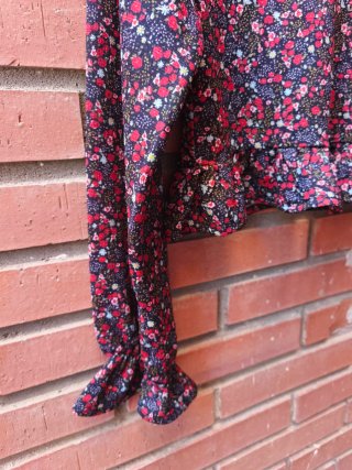 Blusa floreada manga larga volantes