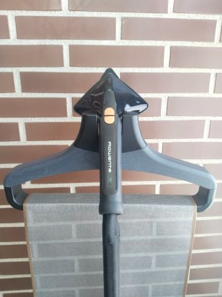 Plancha de vapor vertical Rowenta con soporte