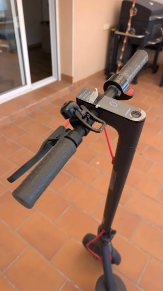 Patinete Xiaomi Electric Scooter 4 Pro + Casco.
