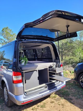 Camper Van - Volkswagen Transporter T5 2015