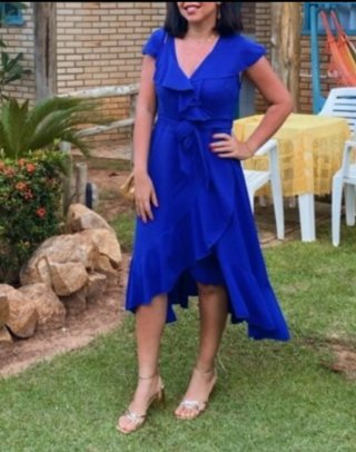 Vestido cruzado midi Chiquease azul volantes