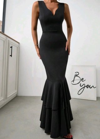 Vestido Negro Largo Estilo Flamenca con volantes.