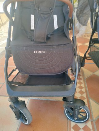 Due passeggini gemellari