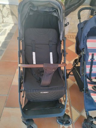 Due passeggini gemellari