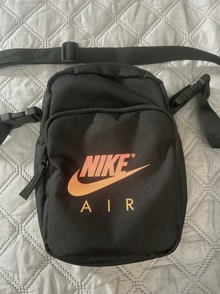Riñonera Nike Air Negra y Naranja