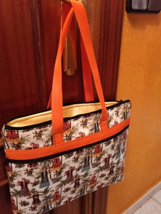 Funda portátil diseño Frida Kahlo