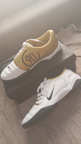 Zapatillas Nike Total 90 Oro y Blanco