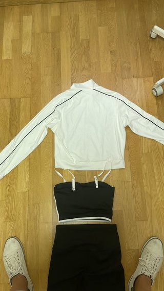 Conjunto deportivo Gymshark: chaqueta, top y malla