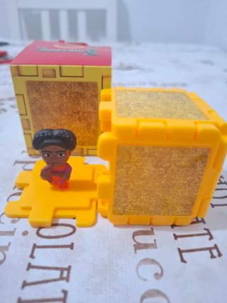 Figura Bloque Oro Minecraft x McDonald's
