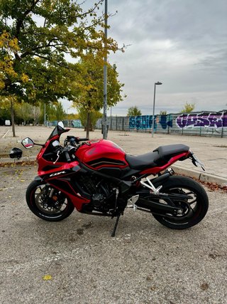 Honda CBR 650R Roja y Negra