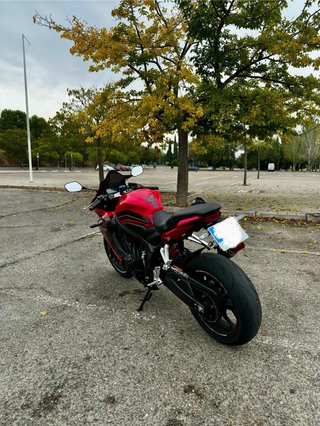 Honda CBR 650R Roja y Negra