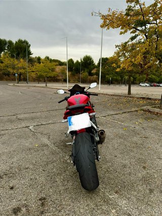 Honda CBR 650R Roja y Negra