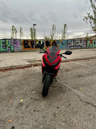 Honda CBR 650R Roja y Negra